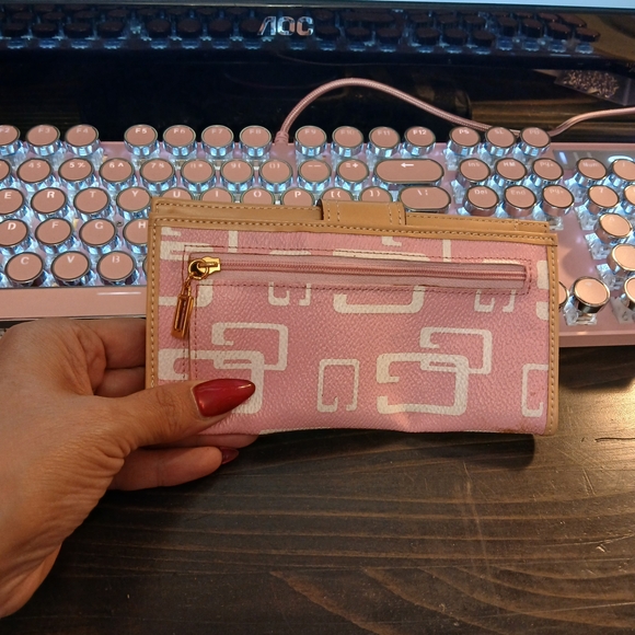 Guess Pink and Tan Logo Clutch - Picture 5 of 5
